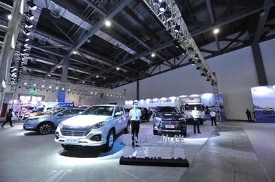 江鈴多款熱銷車型亮相省產(chǎn)汽車展示洽談會，引領(lǐng)區(qū)域汽車消費新熱潮